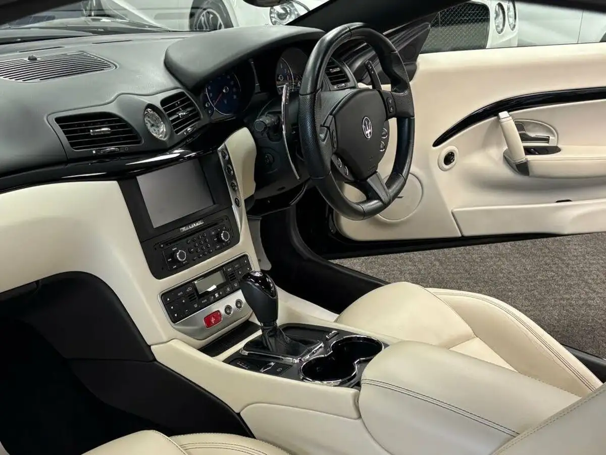 2016-maserati-granturismo-42-big-45