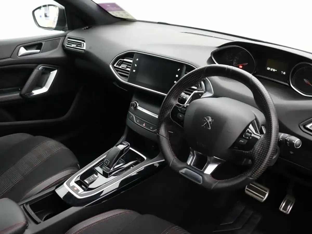 2020-peugeot-308-12-puretech-gt-eat8-big-10