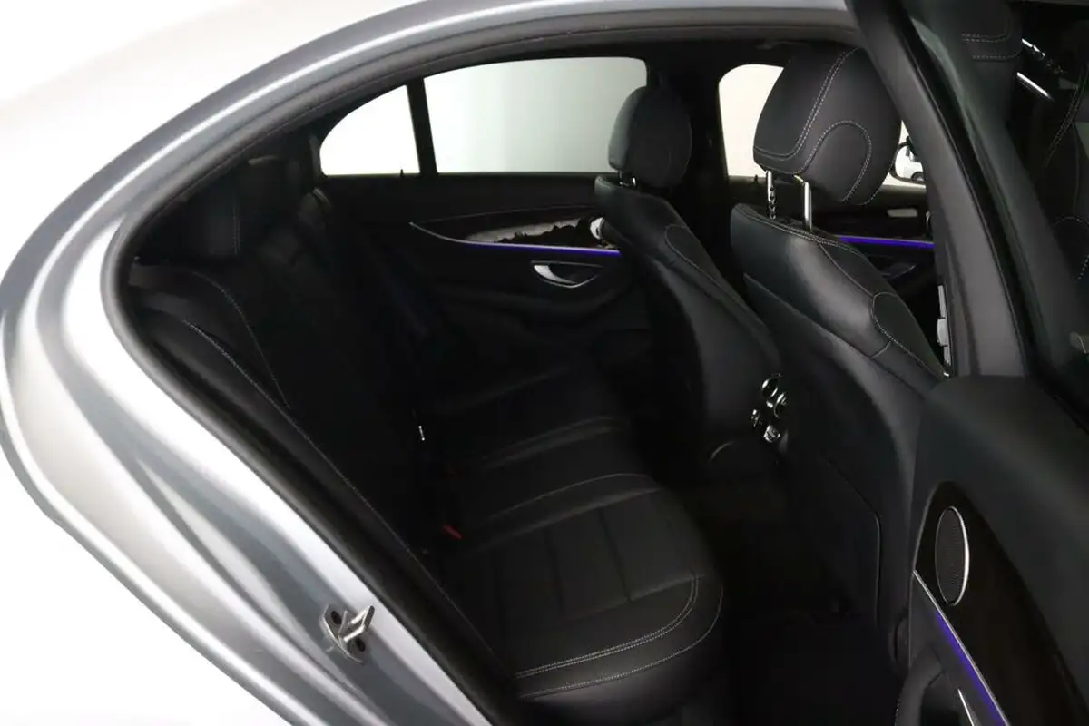 2020-mercedes-benz-e-class-20d-e300de-amg-line-edition-eq-power-saloon-4d-big-14