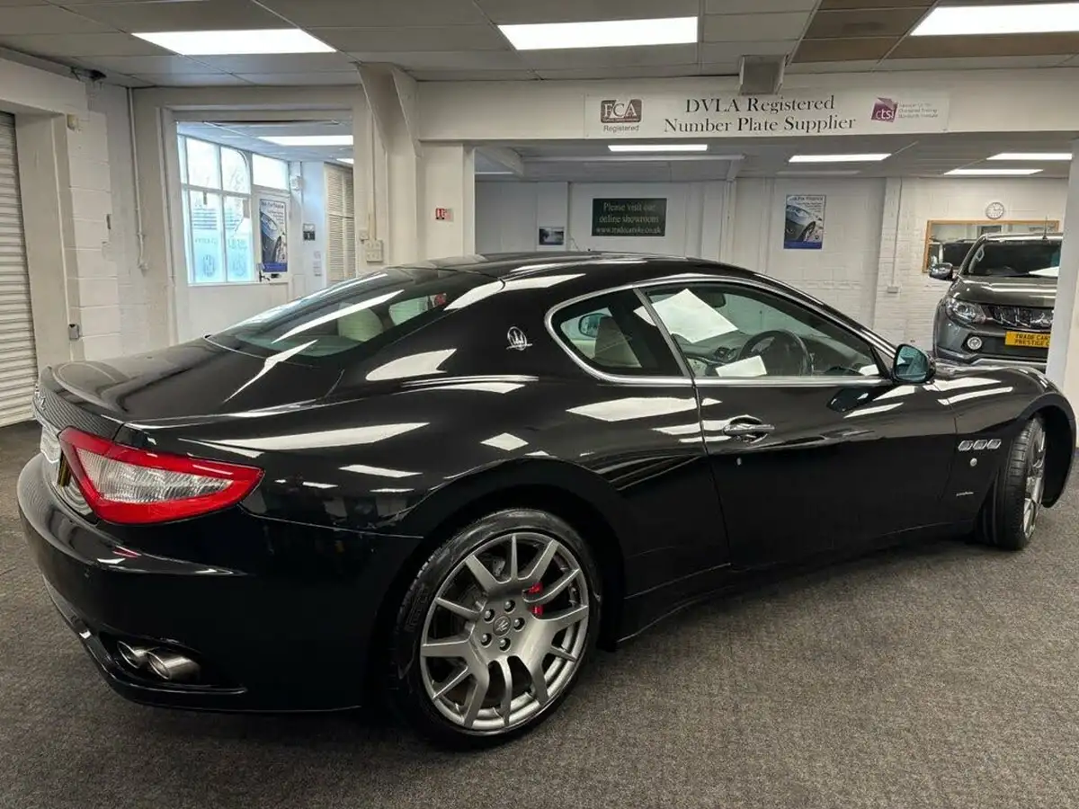 2016-maserati-granturismo-42-big-2