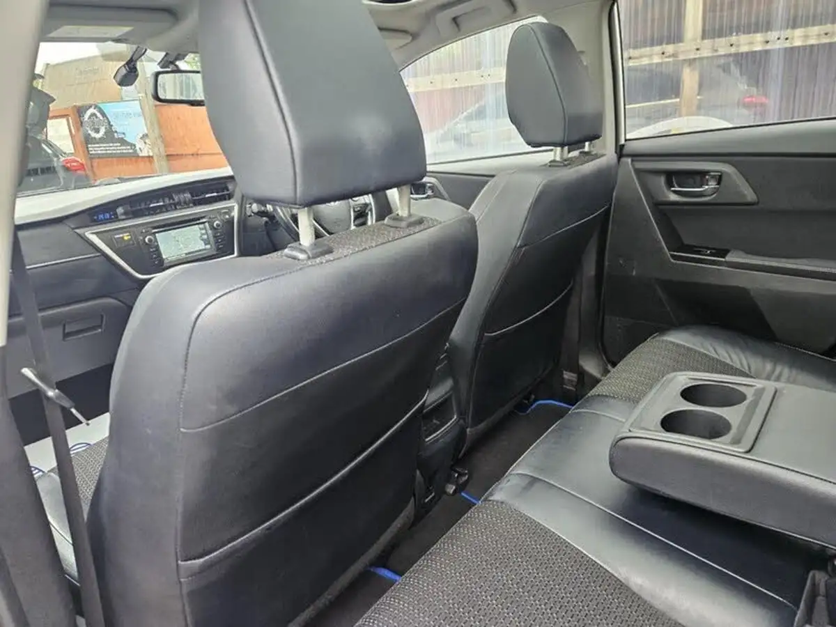 2015-toyota-auris-18-vvt-i-hsd-excel-hatchback-e-cvt-big-20