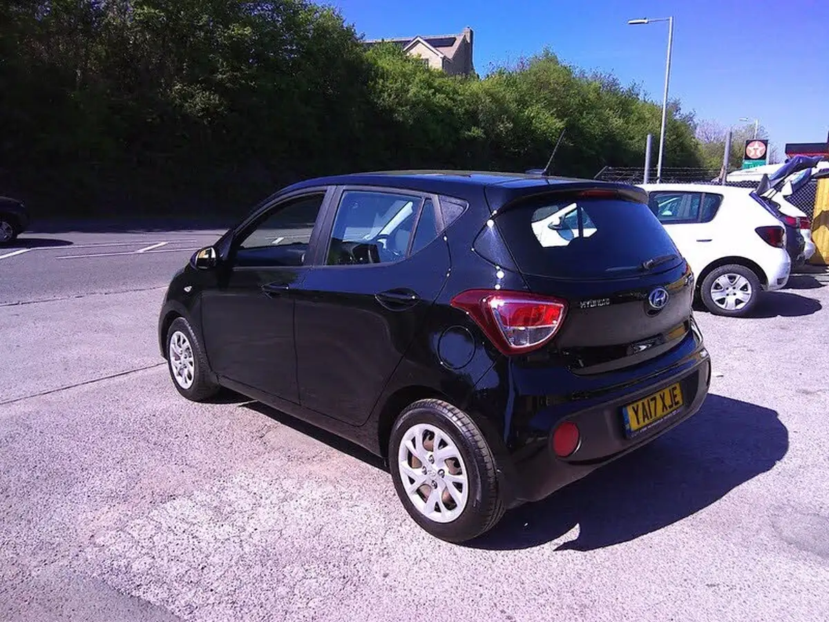 2017-hyundai-i10-10-se-big-8