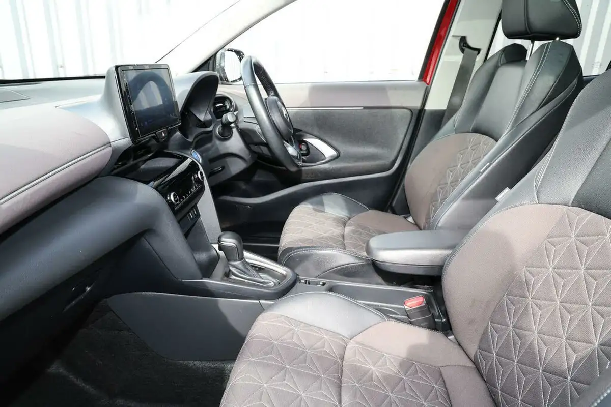 2022-toyota-yaris-cross-15-vvt-i-excel-big-9