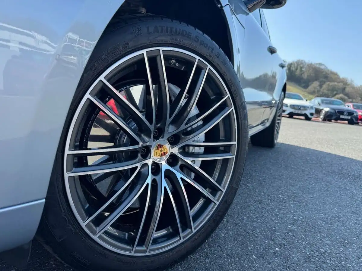2019-porsche-macan-29-v6-turbo-big-27