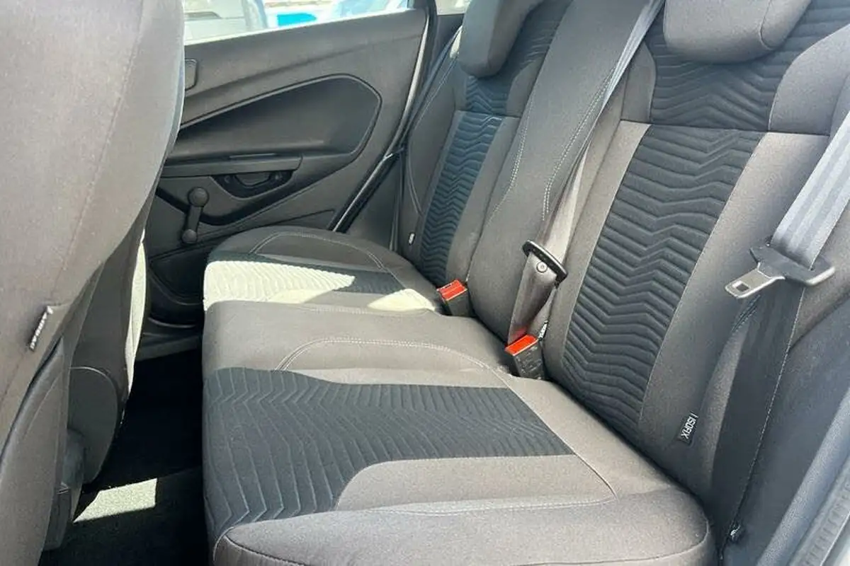 2017-ford-fiesta-125-zetec-5d-big-19