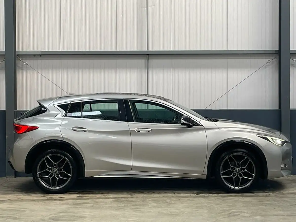 2017-infiniti-q30-15d-sport-big-4