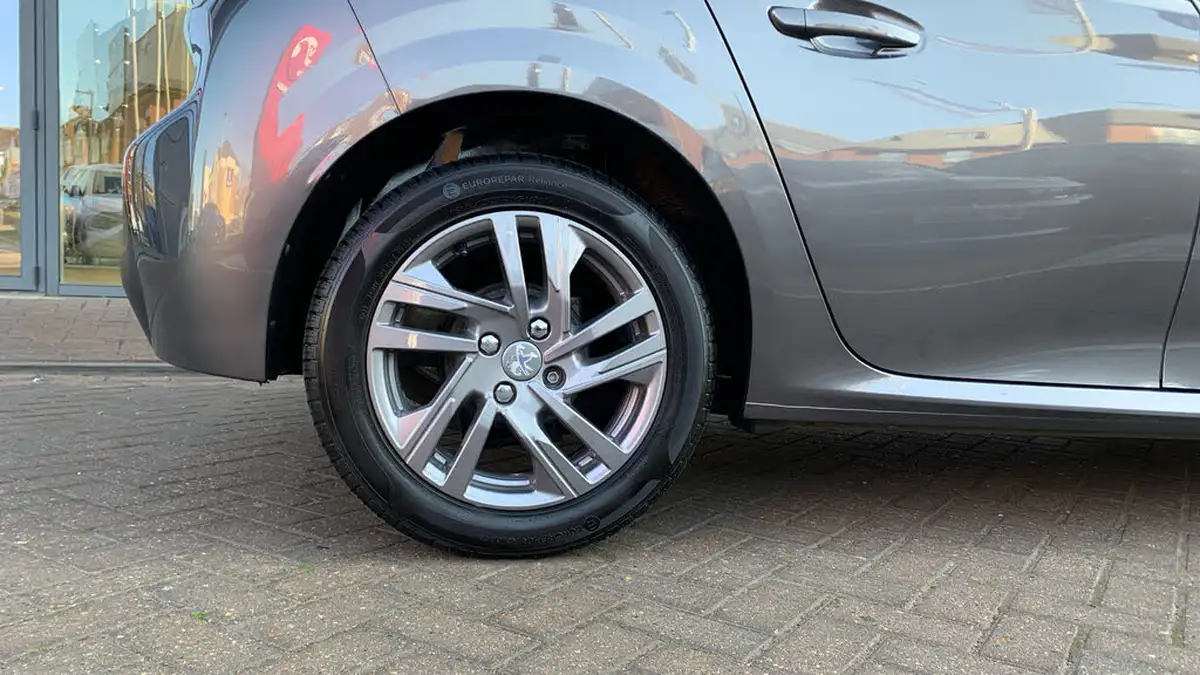 2022-peugeot-208-12-puretech-active-premium-75bhp-big-15