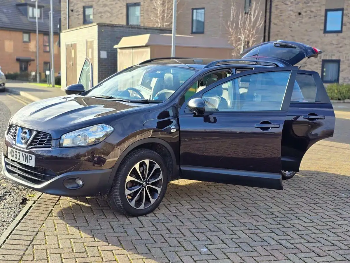 2013-nissan-qashqai2-20-360-4wd-cvt-big-24