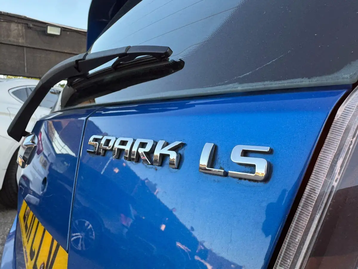 2011-chevrolet-spark-10-ls-big-11