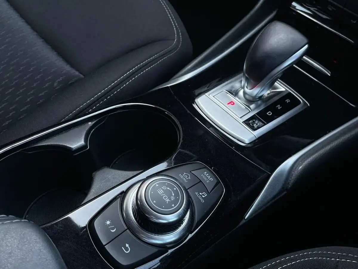2019-infiniti-q30-20-sport-big-18