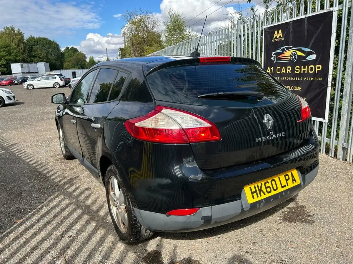 2011-renault-megane-16-dynamique-tom-tom-vvt-110-hatchback-5d-big-4