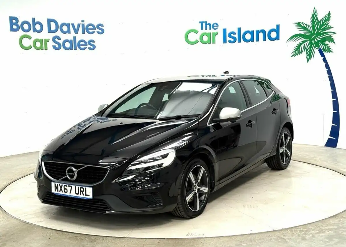 2017-volvo-v40-20-t2-r-design-big-2