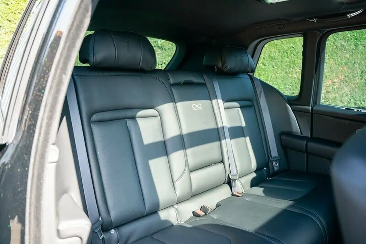 2023-rolls-royce-cullinan-675-black-badge-big-13
