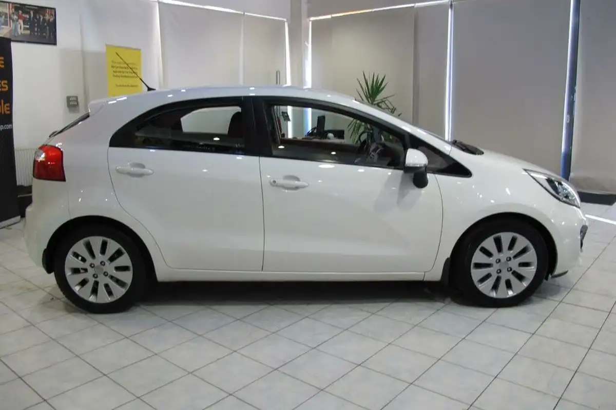 2012-kia-rio-125-2-5d-big-1