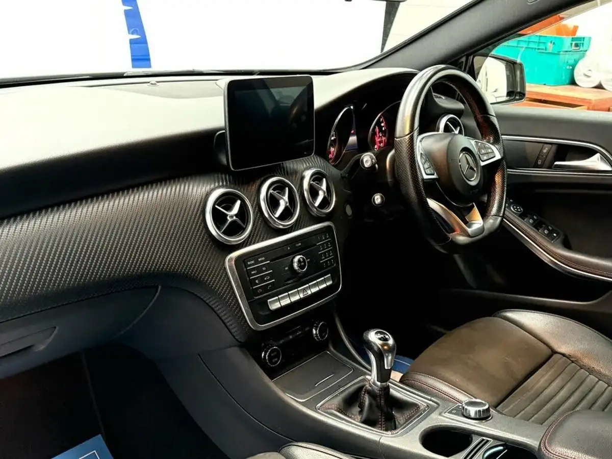 2017-mercedes-benz-a-class-16-a160-amg-line-ss-big-3