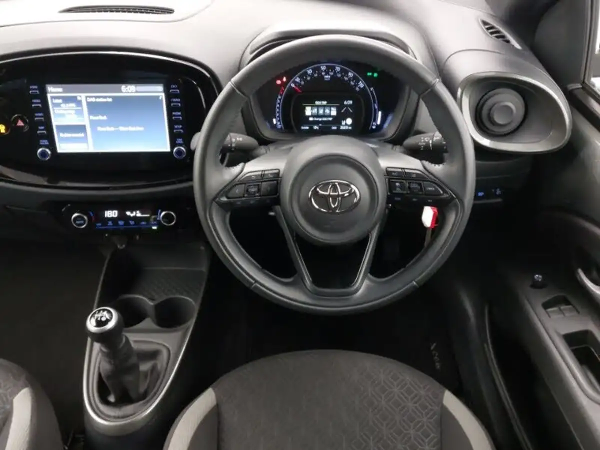 2022-toyota-aygo-x-10-vvt-i-edge-big-6