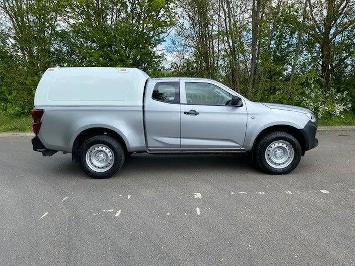 2021-isuzu-d-max-19td-utility-4x4-extended-pick-up-big-8