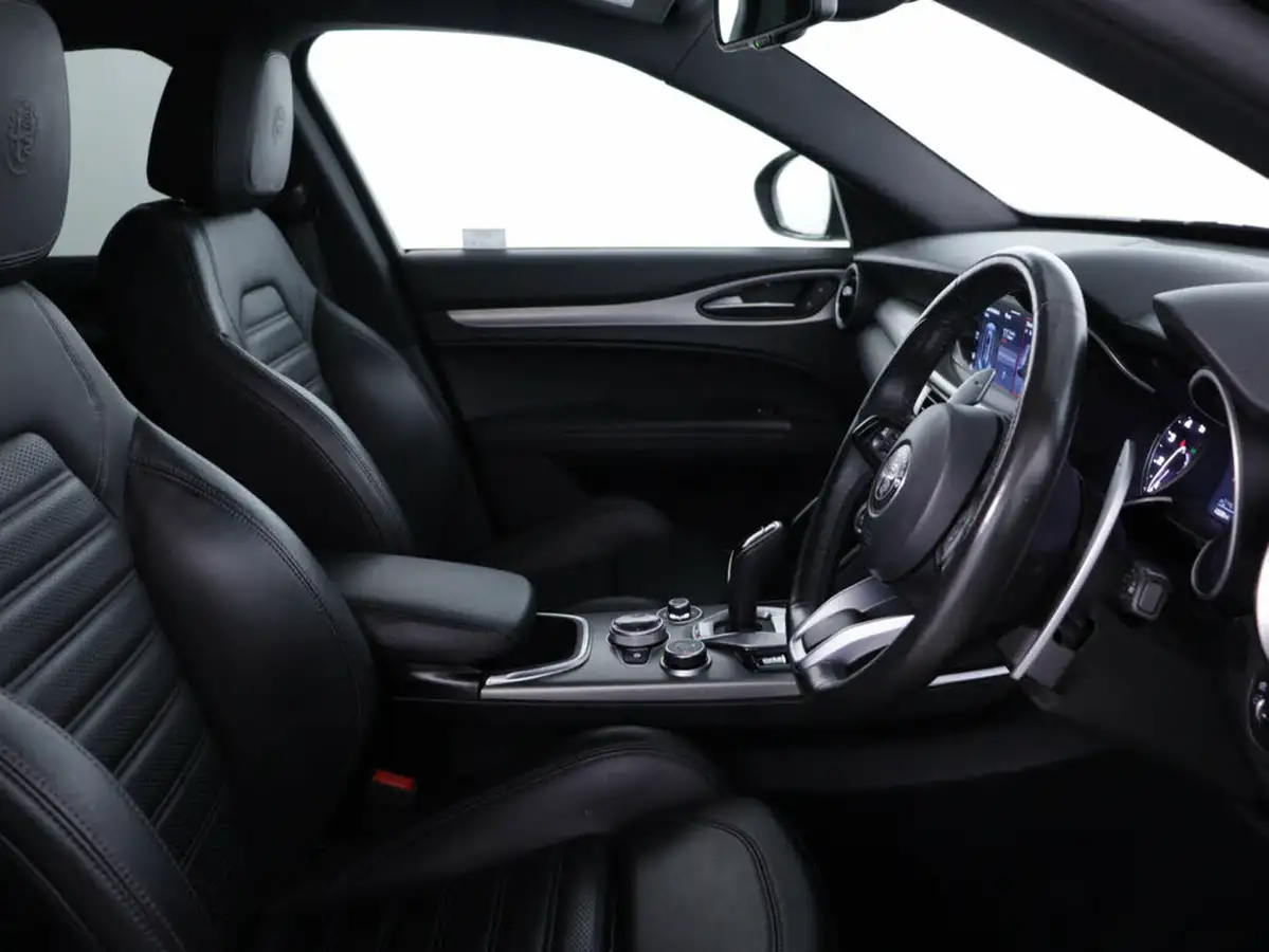 2022-alfa-romeo-stelvio-20-veloce-big-30