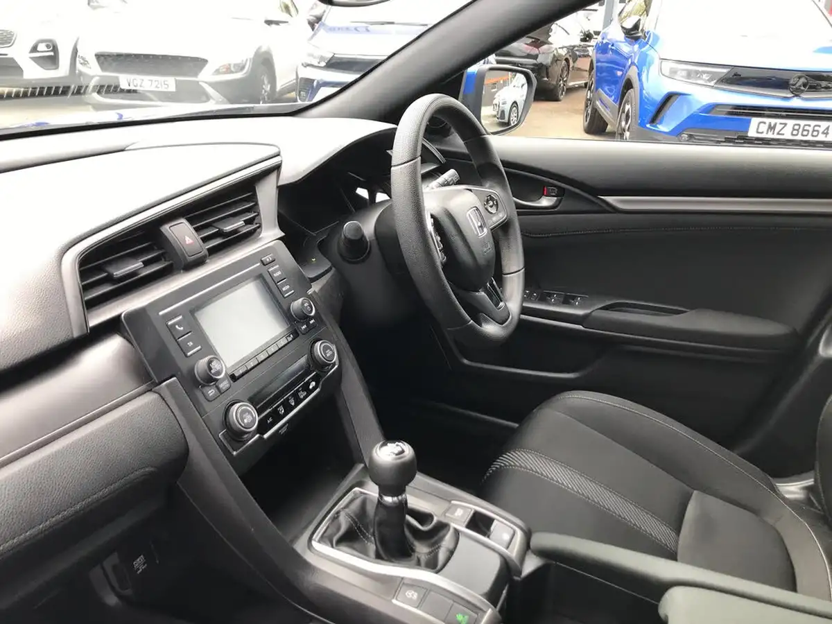 2020-honda-civic-10-vtec-turbo-se-hatchback-5d-big-4
