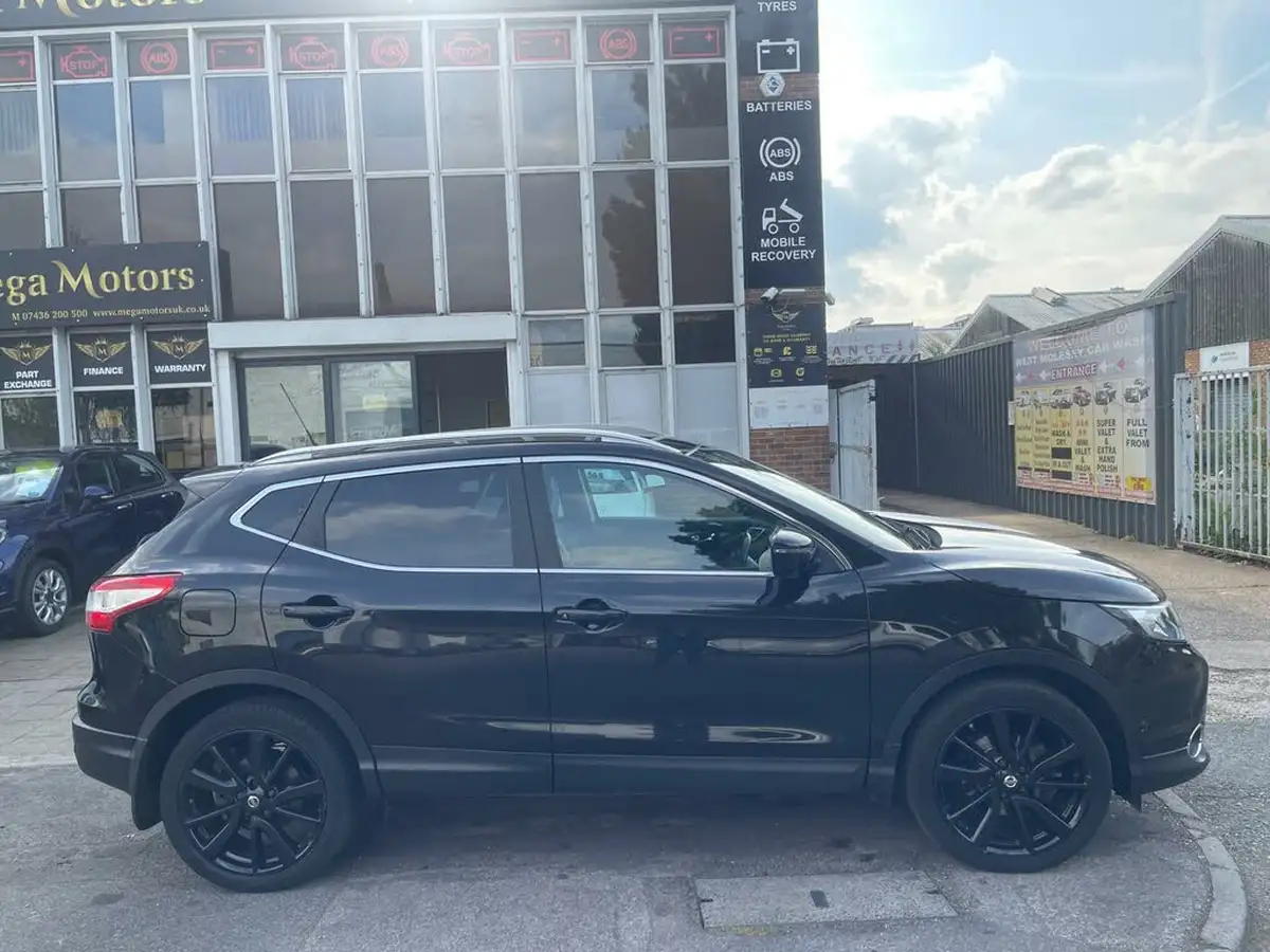 2015-nissan-qashqai-12-tekna-xtronic-cvt-big-1