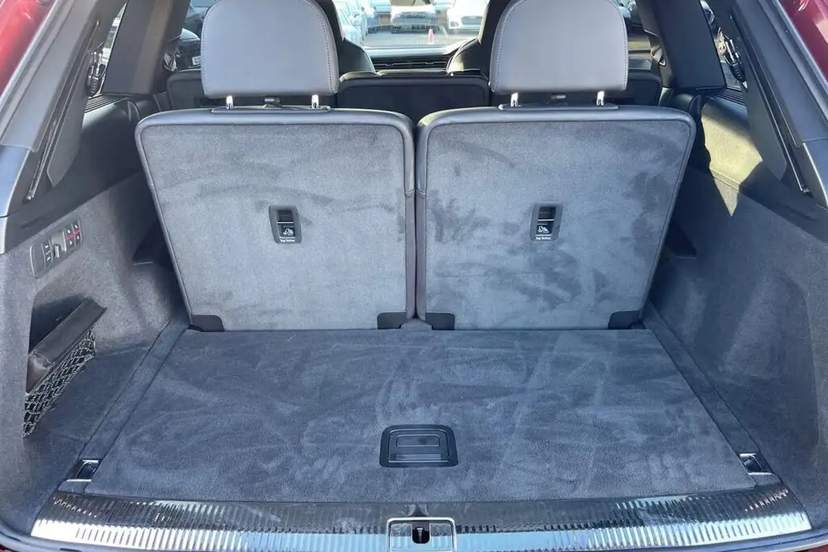2020-audi-sq7-40tdi-big-24