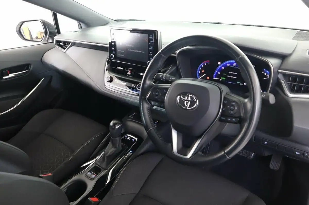 2022-toyota-corolla-18-vvt-i-icon-120bhp-trk-hatchback-5d-big-8