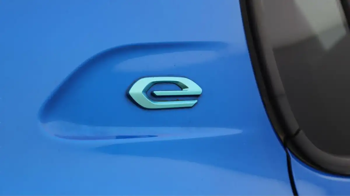 2021-peugeot-208-e-gt-50kwh-big-24