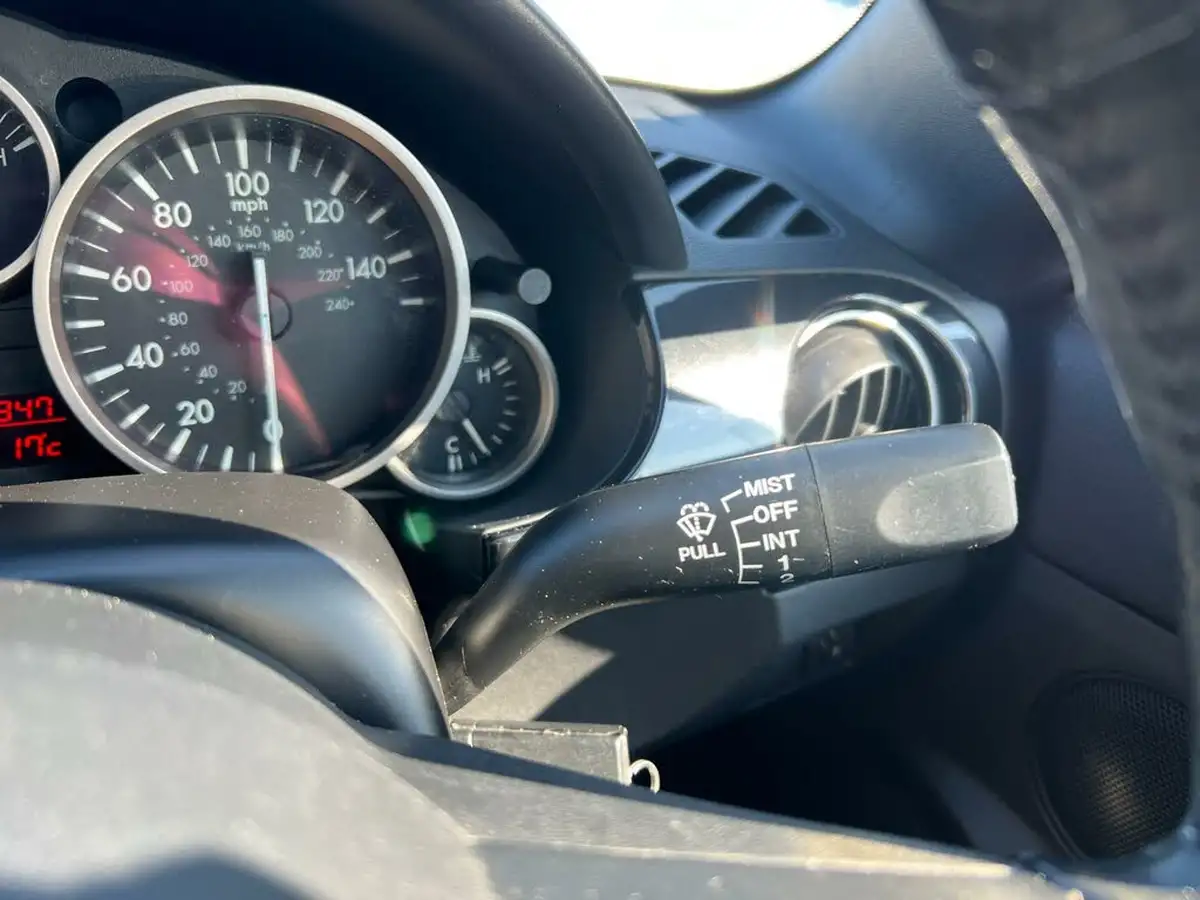 2014-mazda-mx-5-18-roadster-se-big-15