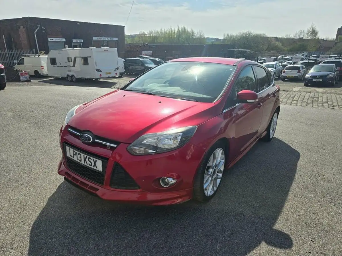 2013-ford-focus-10-zetec-s-hatchback-big-2
