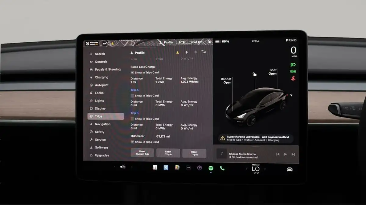 2022-tesla-model-3-e-long-range-big-10