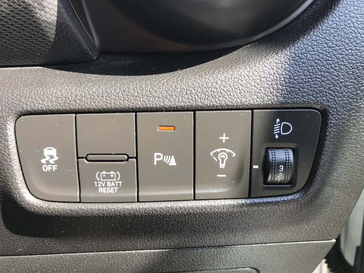 2022-hyundai-kona-16-gdi-premium-big-26