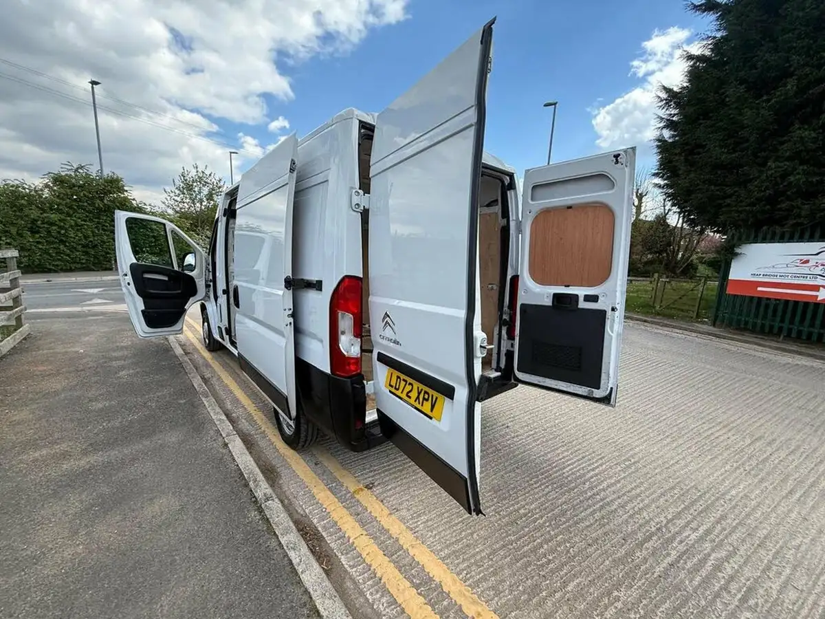 2022-citroen-relay-22bluehdi-35-l2h2-enterprise-big-36