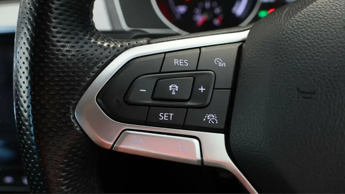 2020-volkswagen-passat-14-tsi-gte-estate-5d-big-20