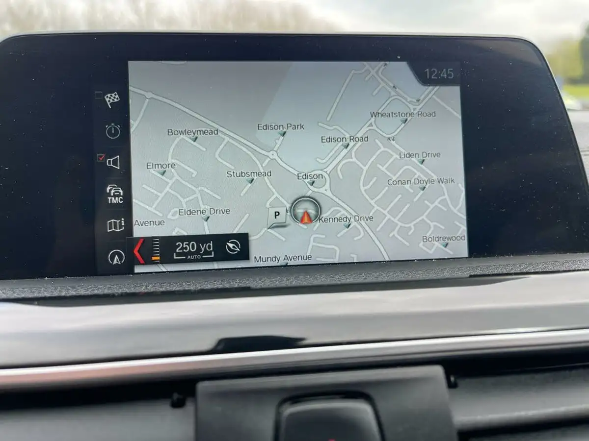 2018-bmw-3-series-20td-320d-sport-saloon-4d-big-33