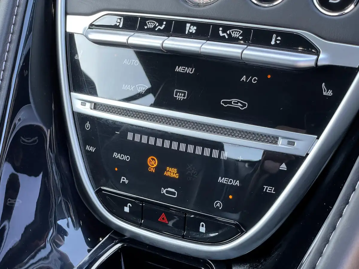 2020-aston-martin-db11-40-v8-503bhp-big-30