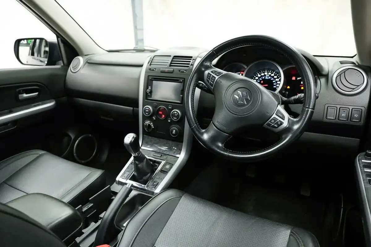 2013-suzuki-grand-vitara-19ddis-sz5-big-7