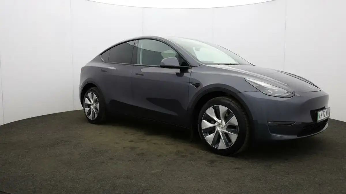 2022-tesla-model-y-e-long-range-big-40