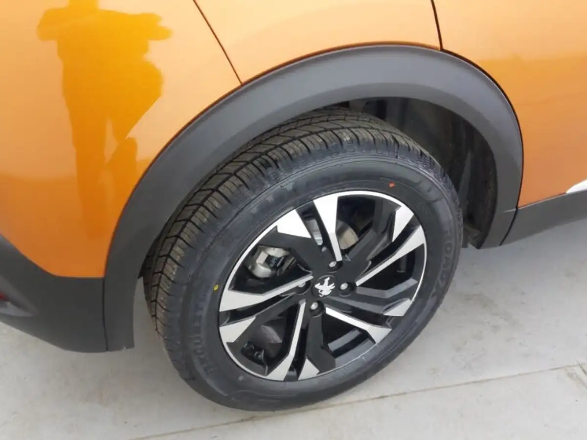 2021-peugeot-2008-suv-12-puretech-allure-premium-130bhp-big-11