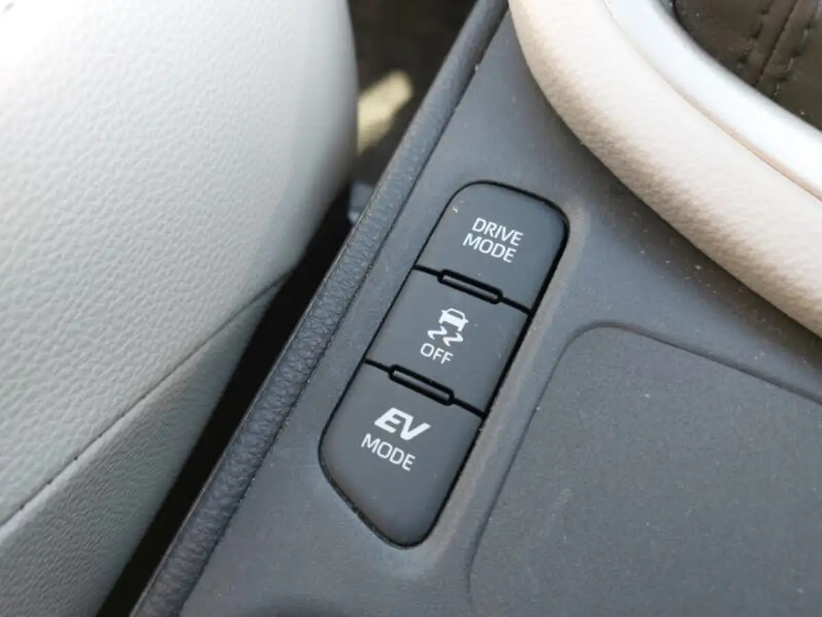 2022-toyota-yaris-15-vvt-i-excel-big-17