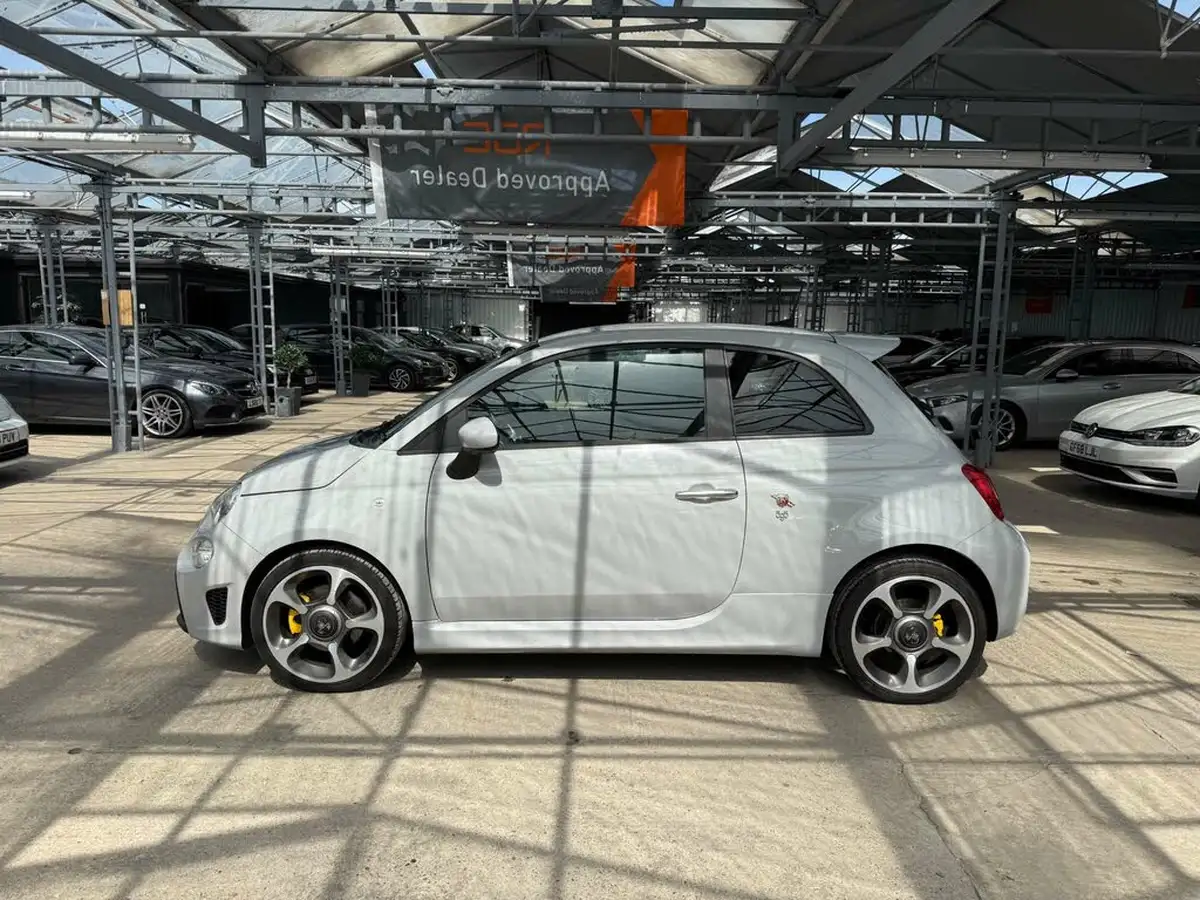 2018-abarth-595-14-tjet-big-12