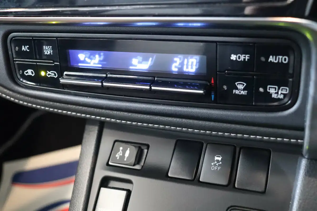 2018-toyota-auris-18-vvt-i-hsd-design-hatchback-big-39
