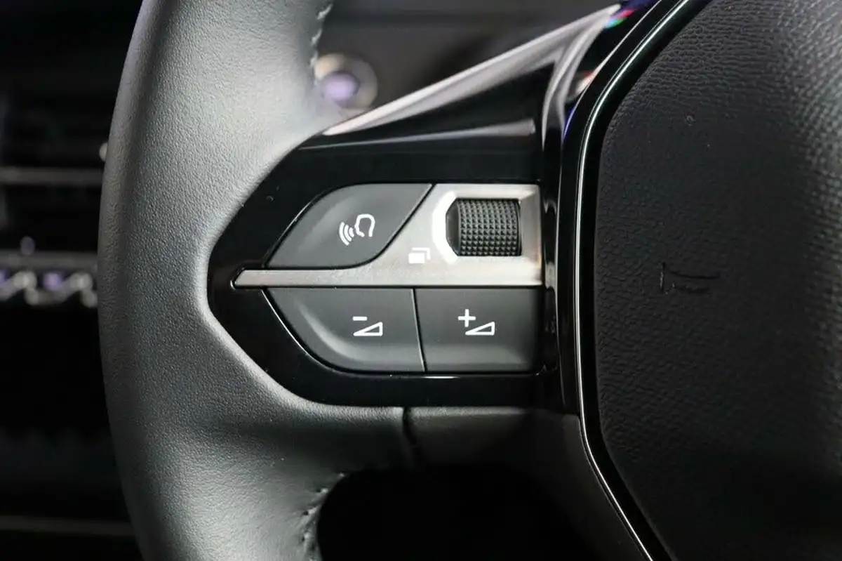 2024-peugeot-208-12-puretech-allure-big-21