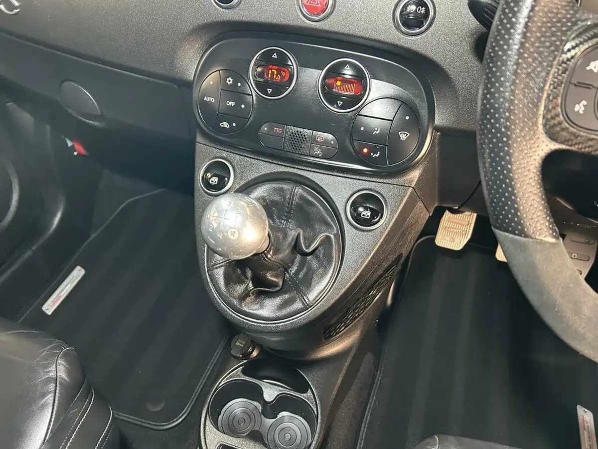 2017-abarth-595-14-tjet-competizione-big-16