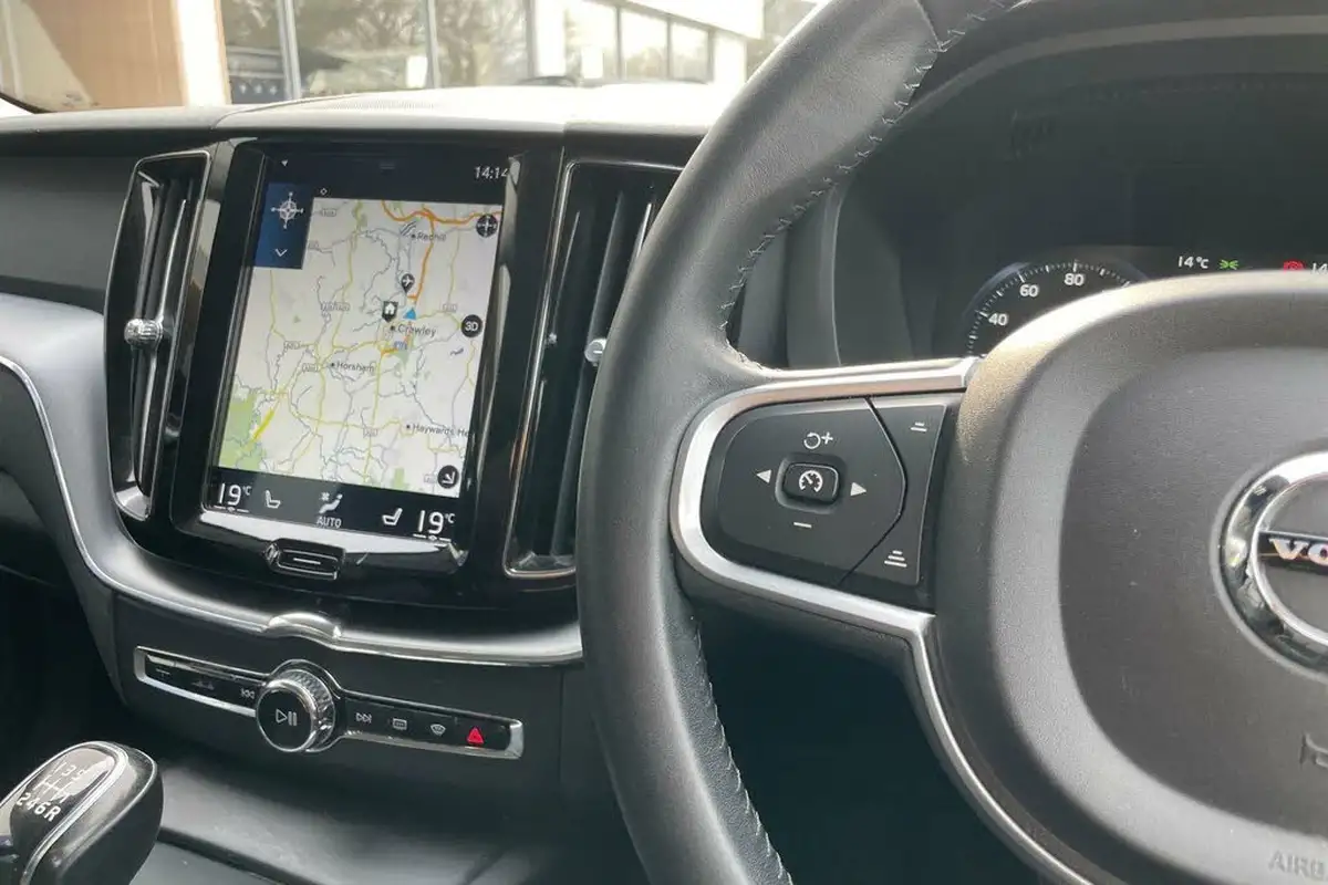 2018-volvo-xc60-20td-d4-momentum-4x4-big-33