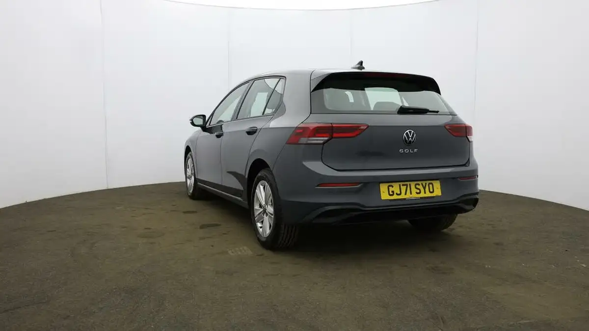2021-volkswagen-golf-10-tsi-life-hatchback-big-24