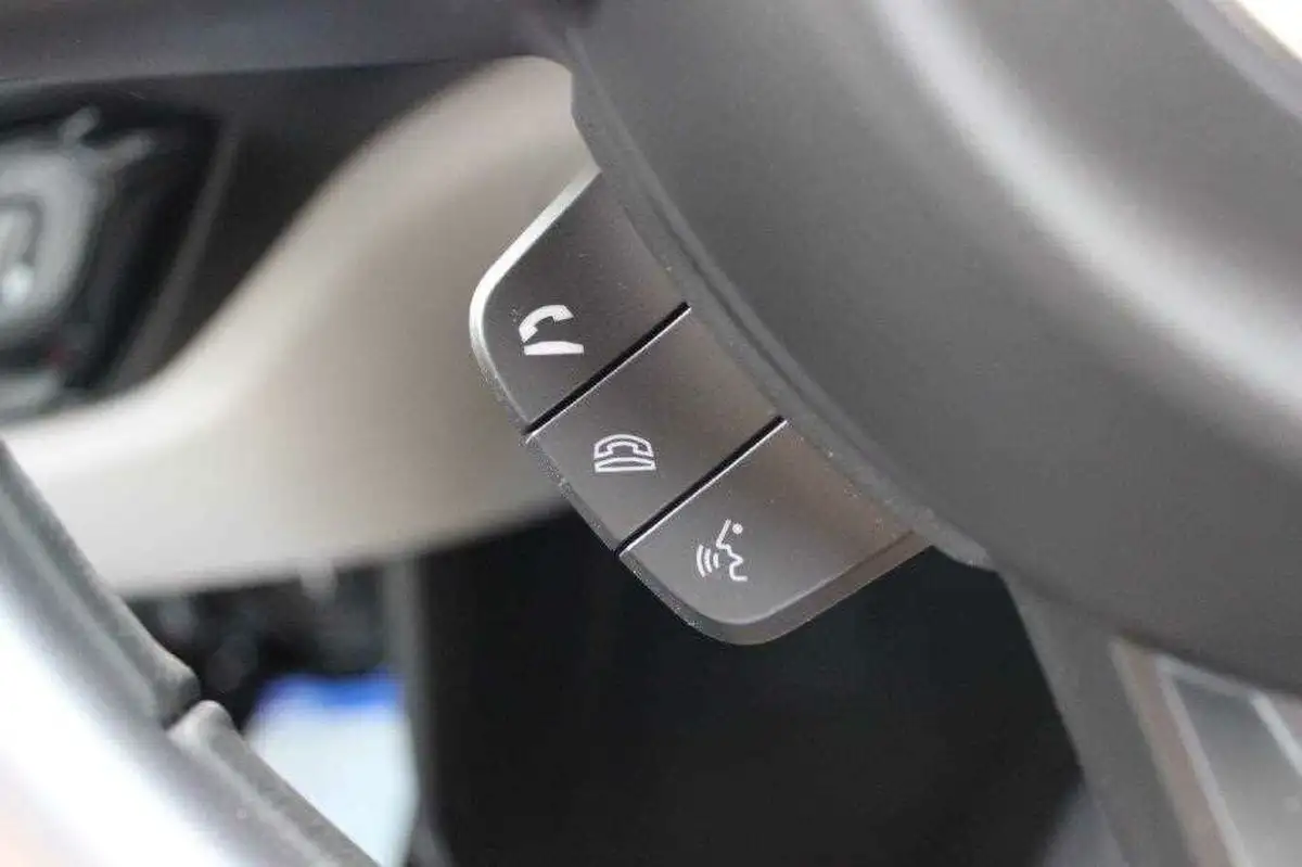 2024-suzuki-swift-12-ultra-cvt-big-25