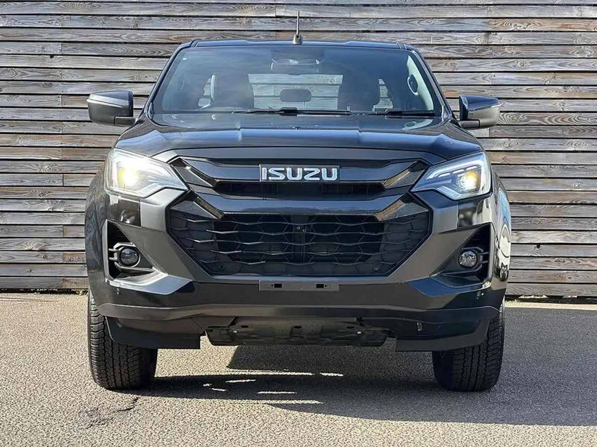 2025-isuzu-d-max-19td-v-cross-big-8