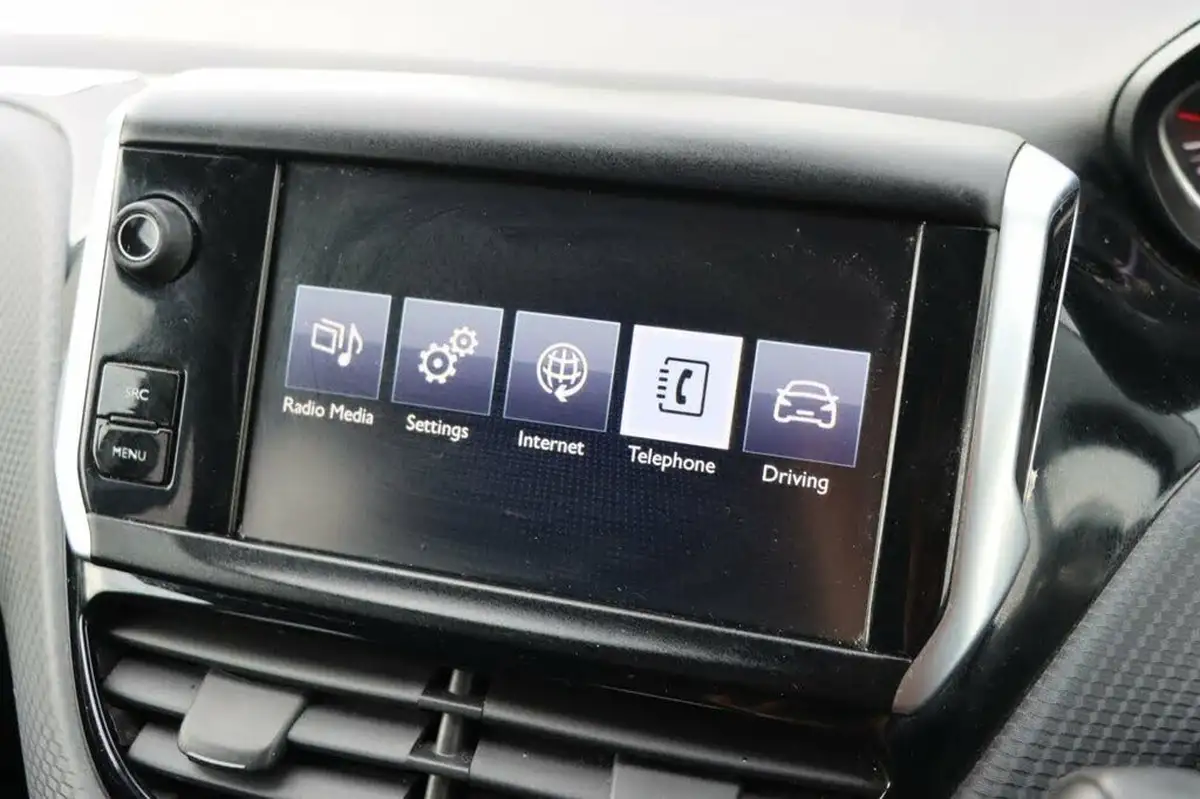 2015-peugeot-2008-crossover-12-puretech-allure-82bhp-big-19
