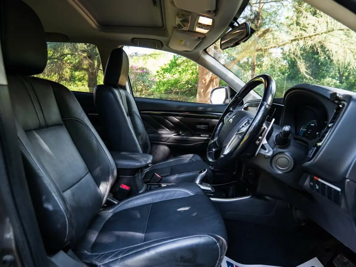 2017-mitsubishi-outlander-20-4hs-phev-5st-big-10