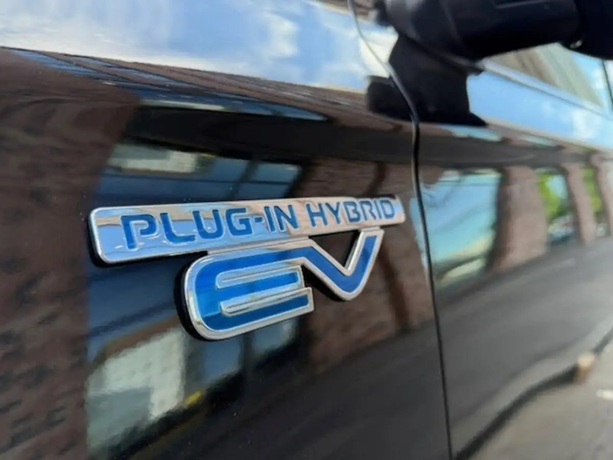 2021-mitsubishi-outlander-24-exceed-phev-big-7